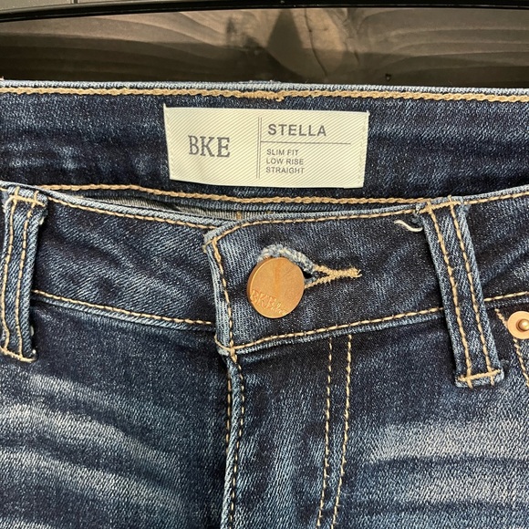 BKE Stella, slim fit, low rise, straight jeans, size 27 x 33 1/2 - Picture 3 of 4